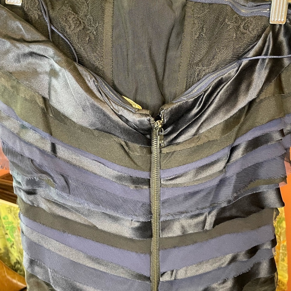 Alice + Olivia Black and Navy Silk Layered Ruffle Strapless Gown US 6 $700+ - Picture 4 of 8
